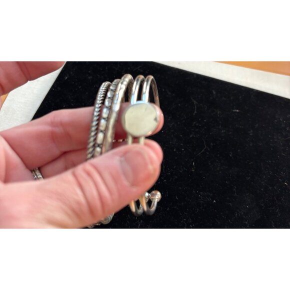 Set Of 4 Silver-Tone Bangles & Cuff Bracelet With Textured & Twisted Designs - Picture 3 of 7